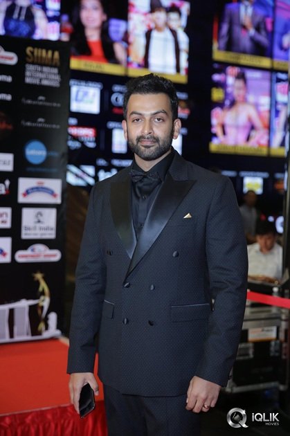 South-Indian-International-Movie-Awards-2016-Day-2